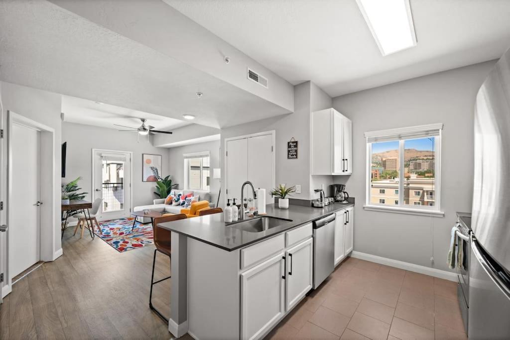 Appartamento Charming Downtown Getaway Salt Lake City Esterno foto